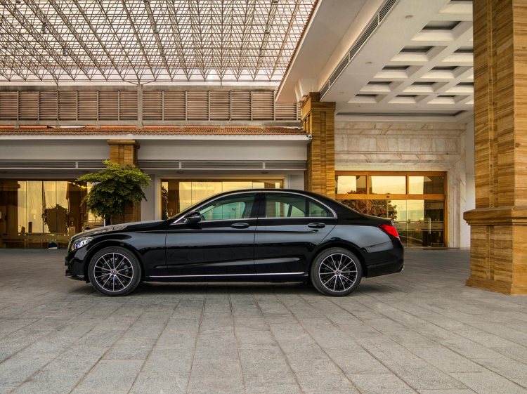 Chênh 170 triệu đồng, chọn BMW 320i Sport Line hay Mercedes C200 Exclusive? Chênh 170 triệu đồng, chọn BMW 320i Sport Line hay Mercedes C200 Exclusive?