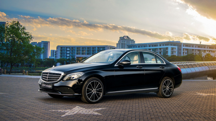 Chênh 170 triệu đồng, chọn BMW 320i Sport Line hay Mercedes C200 Exclusive? Chênh 170 triệu đồng, chọn BMW 320i Sport Line hay Mercedes C200 Exclusive?