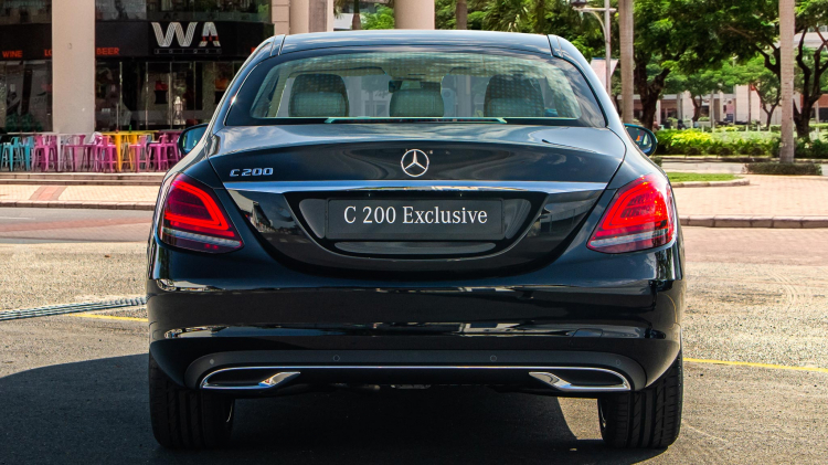 Chênh 170 triệu đồng, chọn BMW 320i Sport Line hay Mercedes C200 Exclusive?