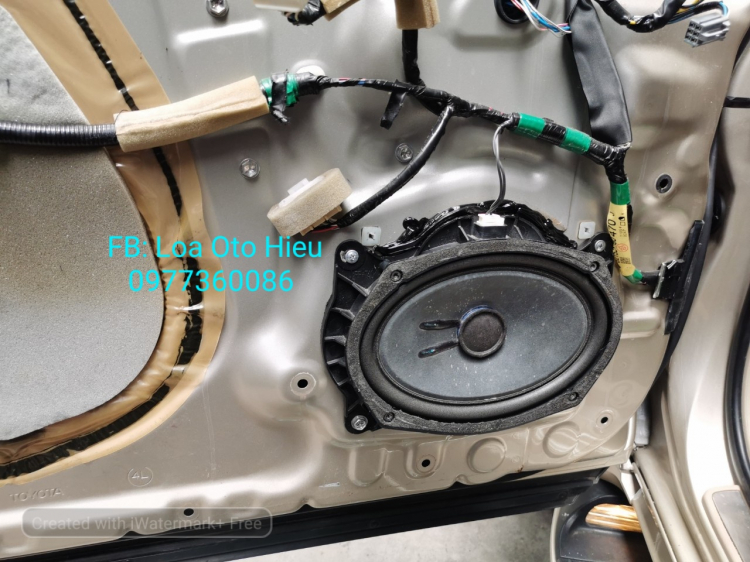 Hình ảnh độ full âm thanh lên nóc cho một chiếc Lexus GX 470