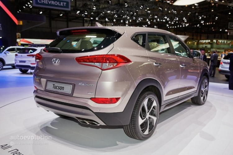 Hyundai Tucson 2016 gây bất ngờ với động cơ xăng - điện