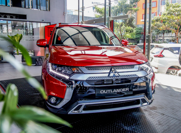 Mitsubishi Outlander 2021 tiếp tục lộ loạt ảnh thiết kế táo bạo