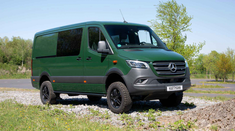 Mercedes Sprinter trở thành xe offroad qua bàn tay của hãng độ Đức