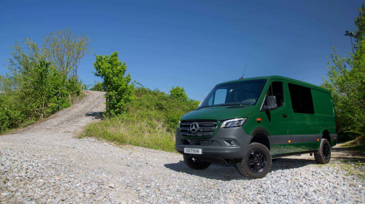 Mercedes Sprinter trở thành xe offroad qua bàn tay của hãng độ Đức