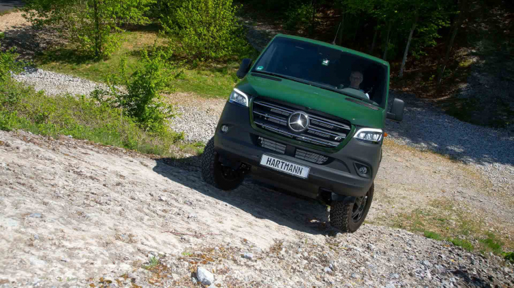 Mercedes Sprinter trở thành xe offroad qua bàn tay của hãng độ Đức