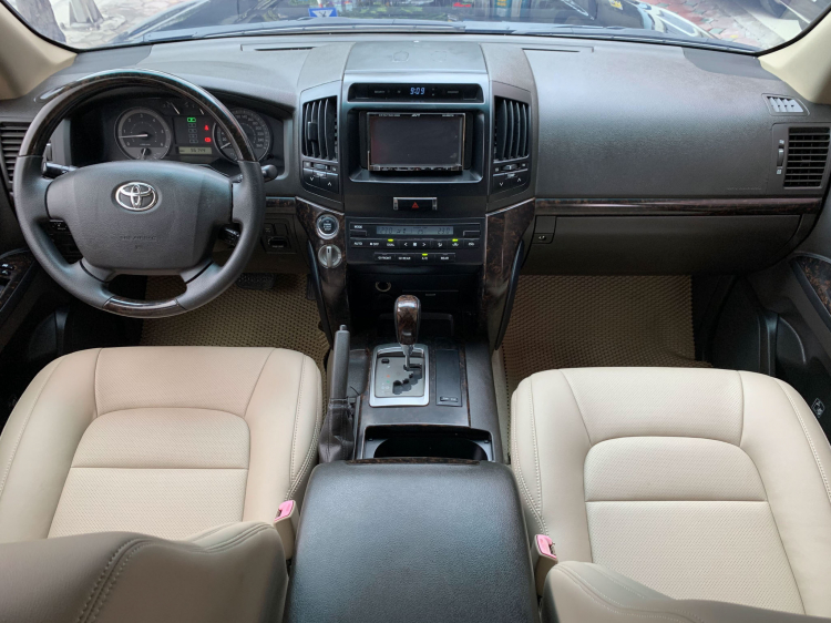 Hàng hiếm Toyota Land Cruiser máy dầu 4.5 V8 đã 12 năm tuổi bán lại gần ...