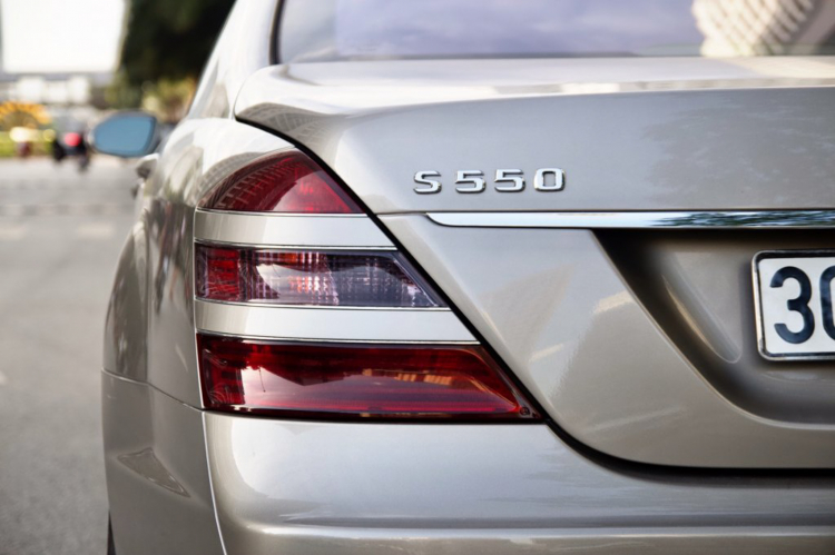 Sedan đẳng cấp Mercedes-Benz S550 hơn 10 năm tuổi bán lại ngang giá Mazda3