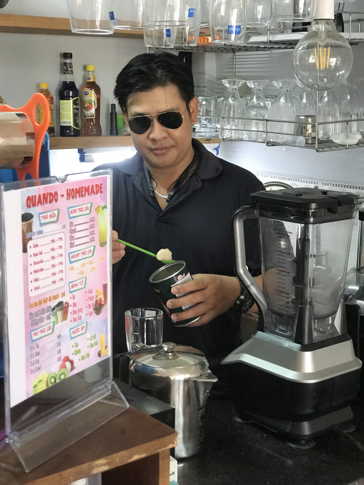 Mở quán kem, bánh ngọt. Mở quán kem, bánh ngọt.