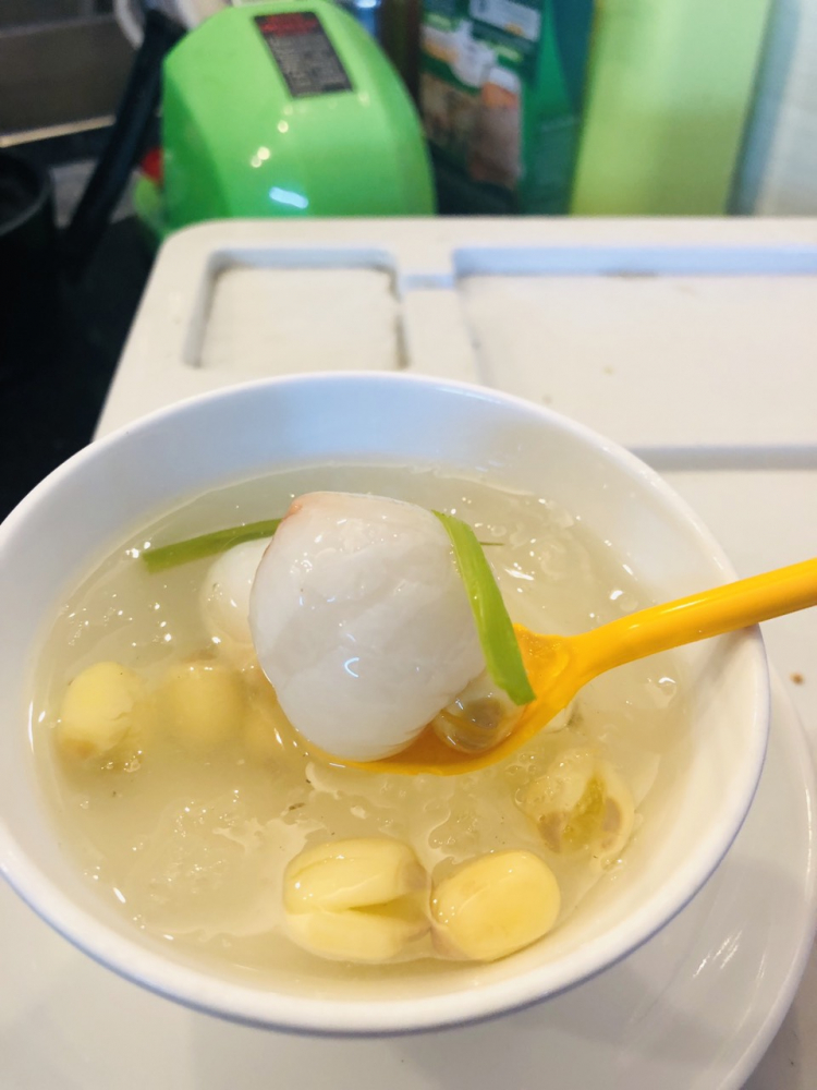 Mở quán kem, bánh ngọt. Mở quán kem, bánh ngọt.