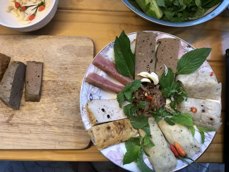 Mở quán kem, bánh ngọt. Mở quán kem, bánh ngọt.