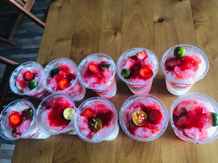 Mở quán kem, bánh ngọt. Mở quán kem, bánh ngọt.