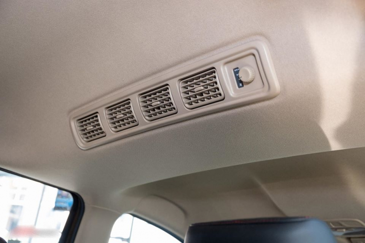 Ảnh thực tế Suzuki XL7 giá 589 triệu đồng vừa về đại lý, nhiều chi tiết hấp dẫn Ảnh thực tế Suzuki XL7 giá 589 triệu đồng vừa về đại lý, nhiều chi tiết hấp dẫn