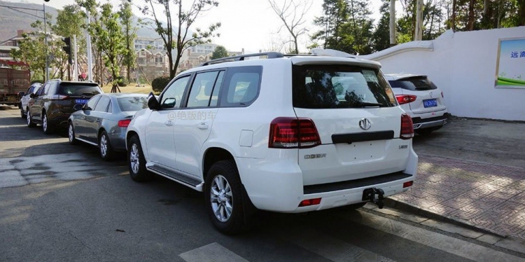 Toyota Land Cruiser hàng nhái tại Trung Quốc rẻ và sang hơn cả xe thật Toyota Land Cruiser hàng nhái tại Trung Quốc rẻ và sang hơn cả xe thật