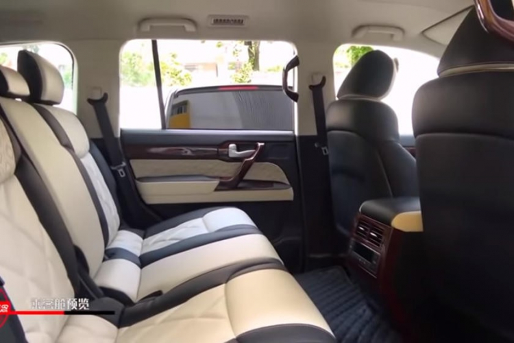 Toyota Land Cruiser hàng nhái tại Trung Quốc rẻ và sang hơn cả xe thật Toyota Land Cruiser hàng nhái tại Trung Quốc rẻ và sang hơn cả xe thật