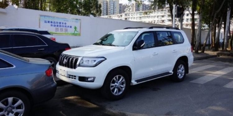 Toyota Land Cruiser hàng nhái tại Trung Quốc rẻ và sang hơn cả xe thật