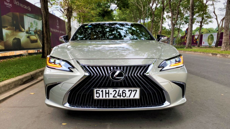 Chạy mới 1.300km đã bán lại, chủ xe Lexus ES 2020 chấp nhận “lỗ” 300 triệu đồng