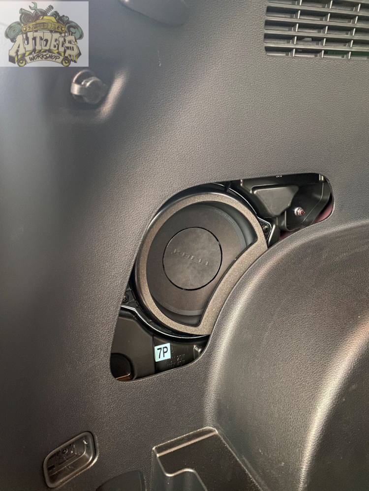 Hyundai Santafe: nâng cấp hệ thống âm thanh với loa sub zin theo xe