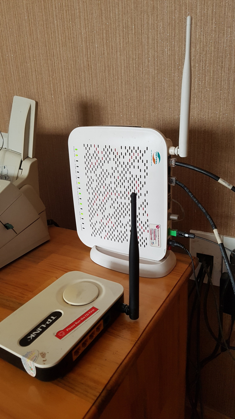 lại hỏi ae về wifi Router