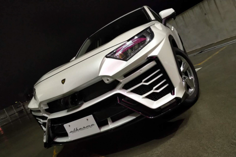 Toyota RAV4 hóa siêu SUV Lamborghini Urus qua bàn tay hãng độ Nhật Bản