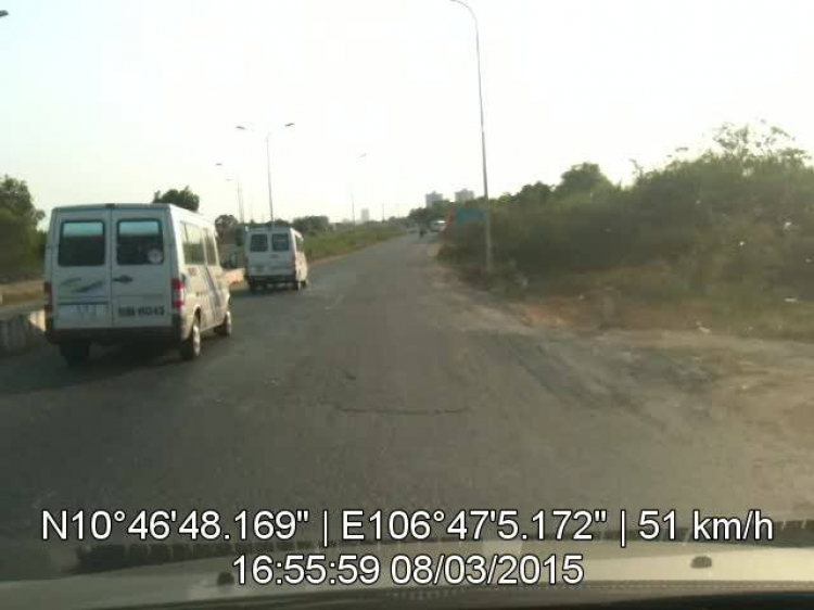 Đường Vành Đai 2 cho phép xe ô tô đi 2 làn với biển báo 412 vừa được cắm Đường Vành Đai 2 cho phép xe ô tô đi 2 làn với biển báo 412 vừa được cắm