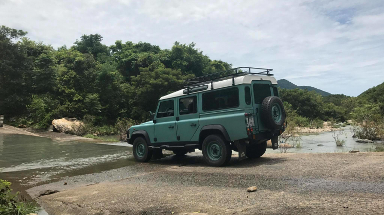 Land Rover Defender TD5 rao bán với giá hơn 2 tỷ đồng: SUV hàng độc cho người thích sưu tầm