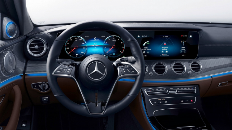 Mercedes E-Class 2021 có thêm tùy chọn vô lăng cảm ứng mới lạ