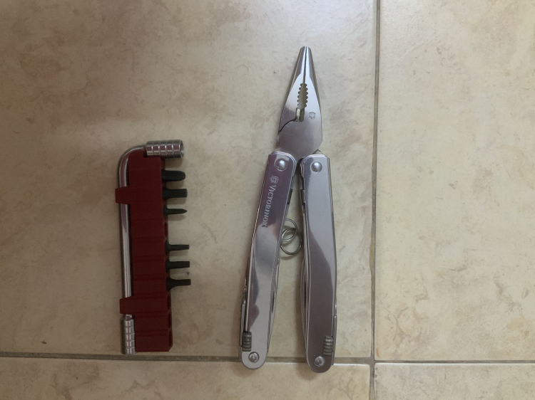 hỏi anh tuấn lé - kềm leatherman