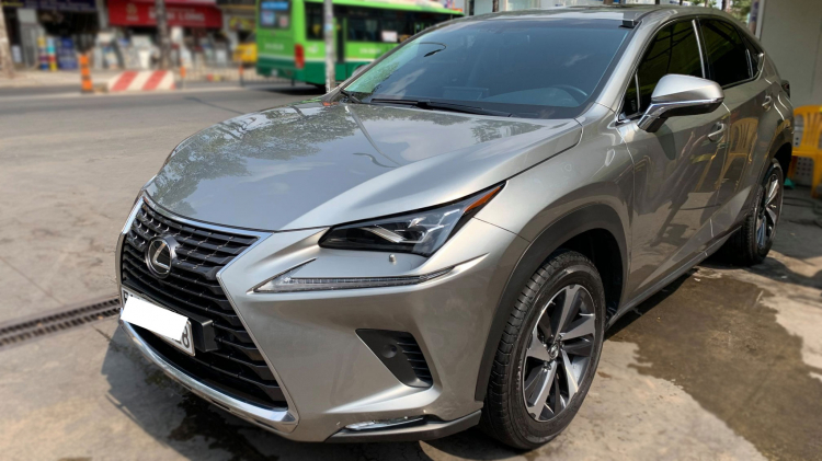 Chạy 2 năm, Lexus NX300 bán lại giá cao hơn cả GLC200 4Matic mới