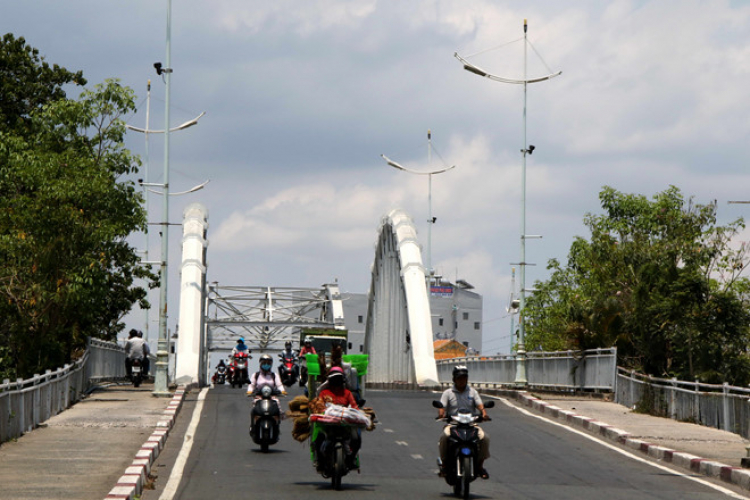 TP.HCM cấm xe qua cầu Tân Thuận 1 để sửa chữa