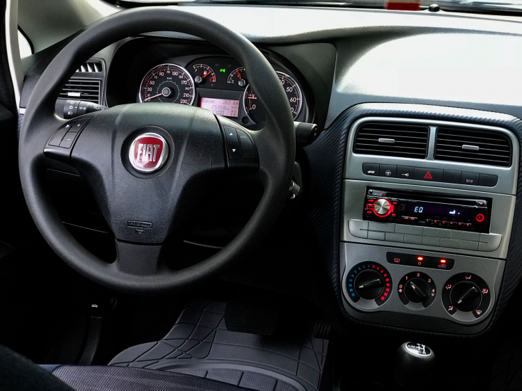 Của lạ Fiat Grande Punto đời 2009 rao bán giá "giật mình" 360 triệu đồng