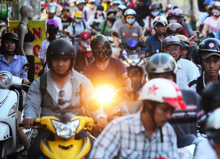 Vì sao Thái Lan bắt buộc xe máy luôn bật đèn?