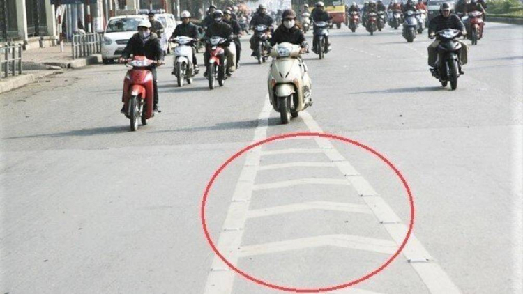 Quy chuẩn mới, tài xế cần nhận biết vạch kênh hóa dòng xe để tránh bị phạt Quy chuẩn mới, tài xế cần nhận biết vạch kênh hóa dòng xe để tránh bị phạt