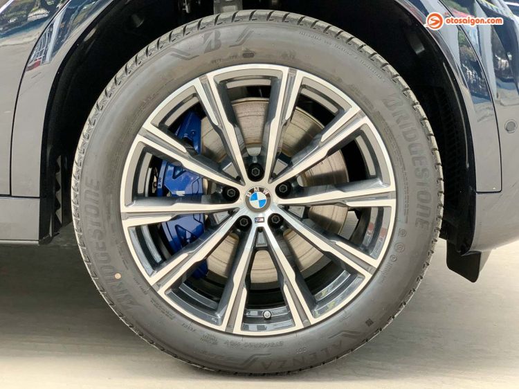 Cận cảnh BMW X6 xDrive40i M Sport màu Carbon Black giá gần 5 tỷ đồng tại Việt Nam