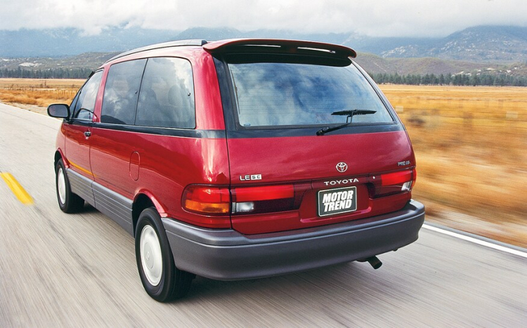 Toyota Previa: chiếc minivan lạ thường nhất của Toyota