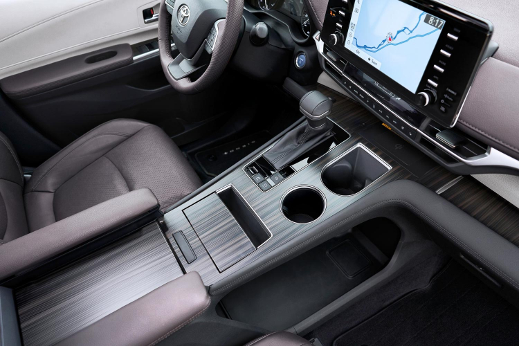 Toyota Sienna 2021 thế hệ mới ra mắt: khi xe Toyota không còn nhàm chán