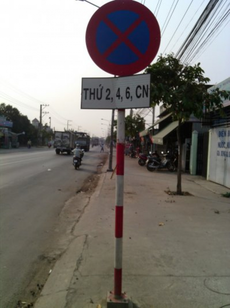 Dừng, đỗ xe trên đường cho phép đỗ xe nhưng không theo qui định ngày chẵn, lẻ. Dừng, đỗ xe trên đường cho phép đỗ xe nhưng không theo qui định ngày chẵn, lẻ.