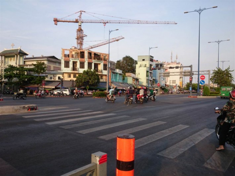 Những hành vi giao thông cần xử phạt và phê phán... Những hành vi giao thông cần xử phạt và phê phán...