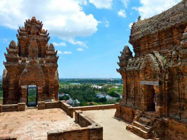 Vĩnh Hy biển xanh vẫy gọi Vĩnh Hy biển xanh vẫy gọi