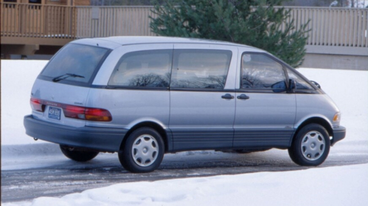 Toyota Previa: chiếc minivan lạ thường nhất của Toyota Toyota Previa: chiếc minivan lạ thường nhất của Toyota