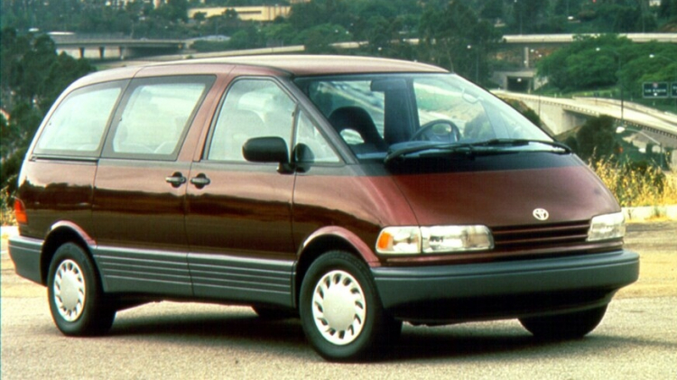 Toyota Previa: chiếc minivan lạ thường nhất của Toyota Toyota Previa: chiếc minivan lạ thường nhất của Toyota