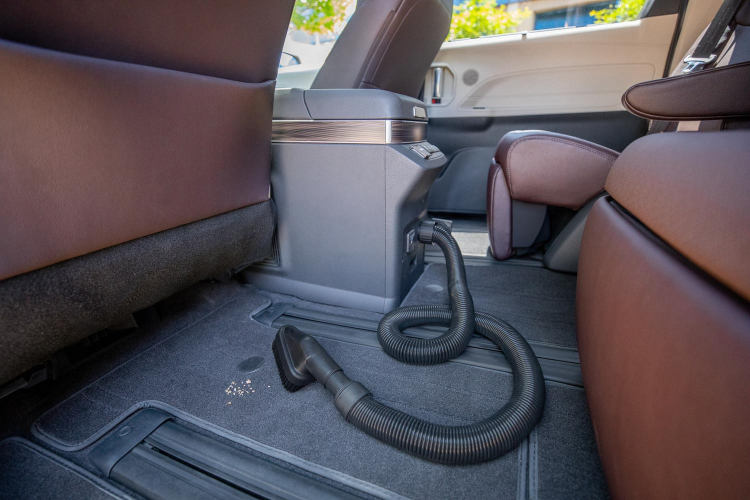 Toyota Sienna 2021 thế hệ mới ra mắt: khi xe Toyota không còn nhàm chán Toyota Sienna 2021 thế hệ mới ra mắt: khi xe Toyota không còn nhàm chán