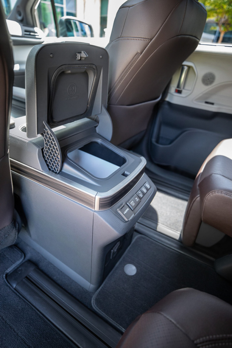 Toyota Sienna 2021 thế hệ mới ra mắt: khi xe Toyota không còn nhàm chán