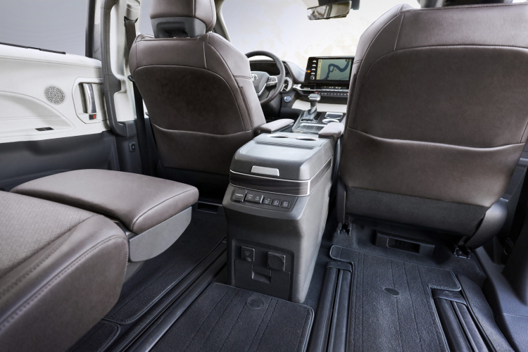 Toyota Sienna 2021 thế hệ mới ra mắt: khi xe Toyota không còn nhàm chán Toyota Sienna 2021 thế hệ mới ra mắt: khi xe Toyota không còn nhàm chán
