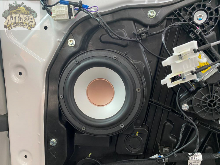 Độ âm thanh cho Hyundai Santafe 2020 với bộ xử lý tín hiệu.
