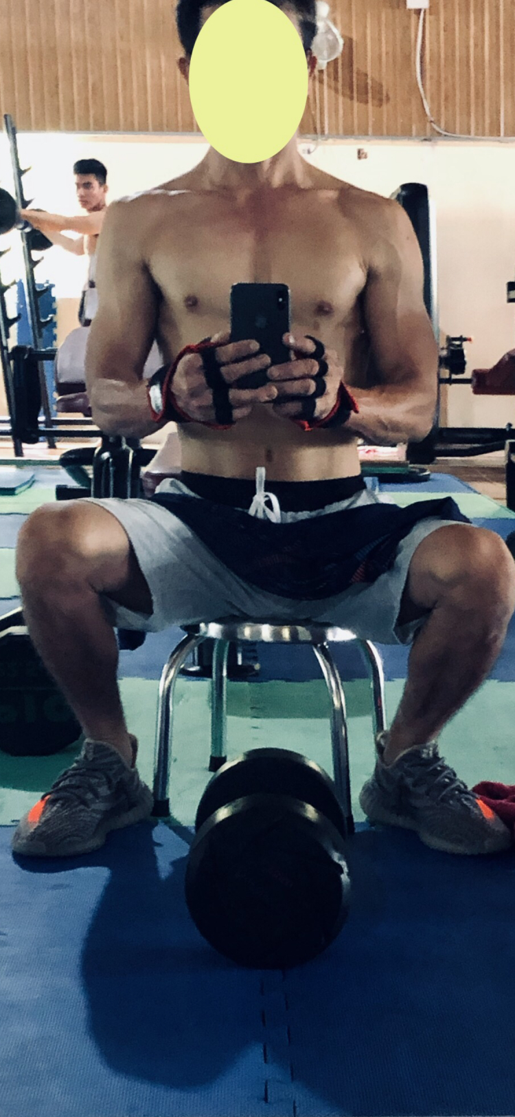 CNL có anh nào tập gym cho mình hỏi thăm tí