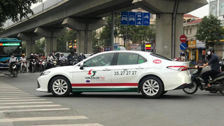 Toyota Camry 2020 được dùng làm xe taxi tại Việt Nam