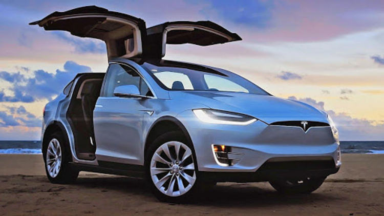 Bị chỉ trích vì đặt tên gây hiểu lầm, Tesla vẫn tăng giá tính năng tự lái