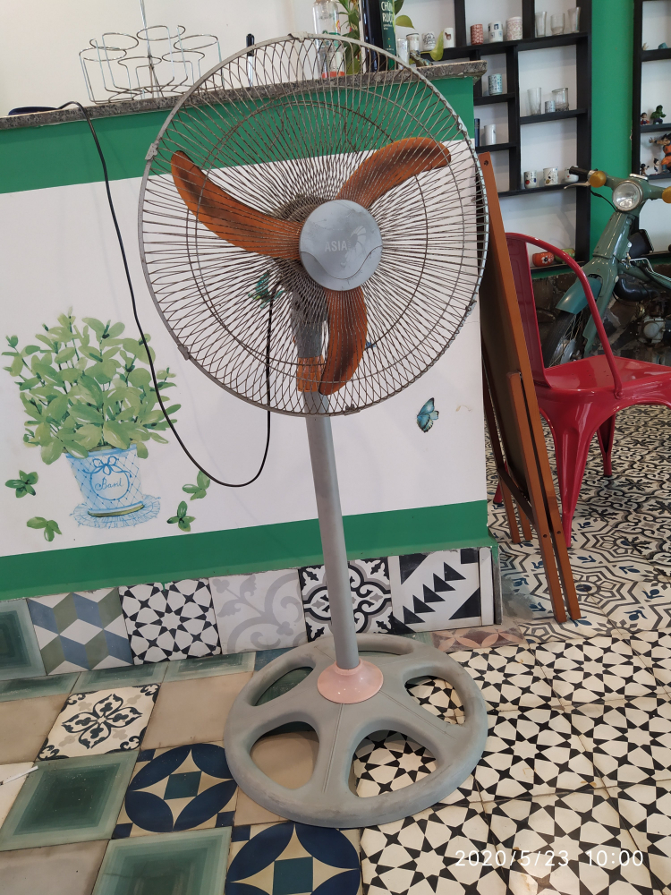 Trời nóng & quạt Asia Trời nóng & quạt Asia
