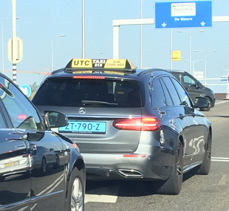 Toyota Camry 2020 được dùng làm xe taxi tại Việt Nam Toyota Camry 2020 được dùng làm xe taxi tại Việt Nam
