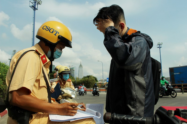 Không có bảo hiểm xe, CSGT TP.HCM phạt hơn 400 người Không có bảo hiểm xe, CSGT TP.HCM phạt hơn 400 người